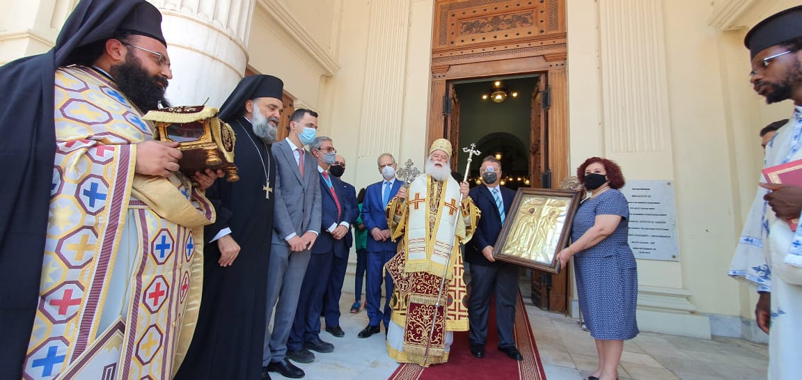 Ο Πατριάρχης Θεόδωρος στον πανηγυρίζοντα Κοινοτικό Ναό των Αγ. Κωνσταντίνου & Ελένης στο Κάιρο (video /photos)