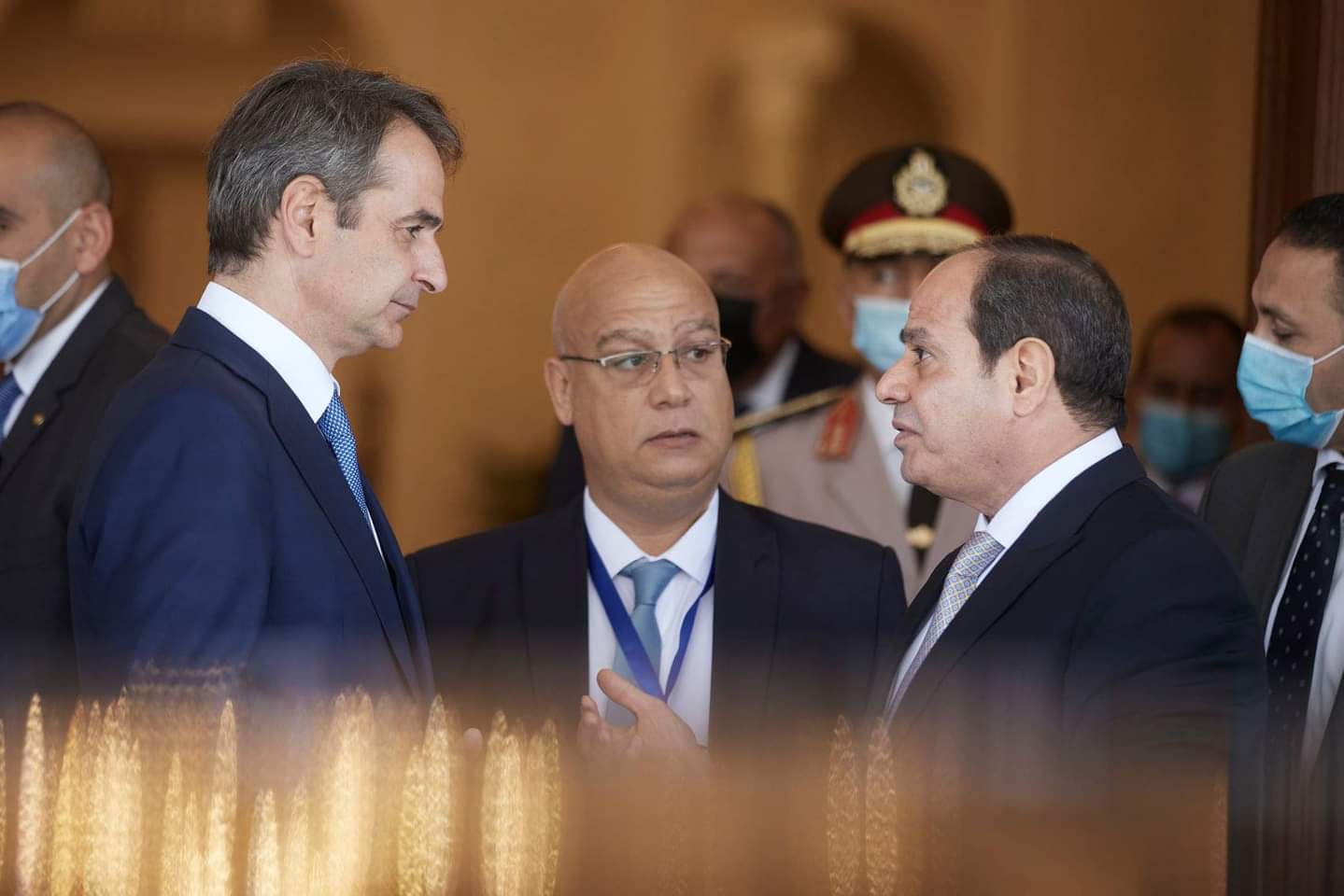 Η εμβληματική φωτογραφία από τη συνάντηση Μητσοτάκη – Αλ Σίσι με τον Αντιπρόεδρο της Ε.Κ.Κ Μιχάλη Γκρουνστέιν