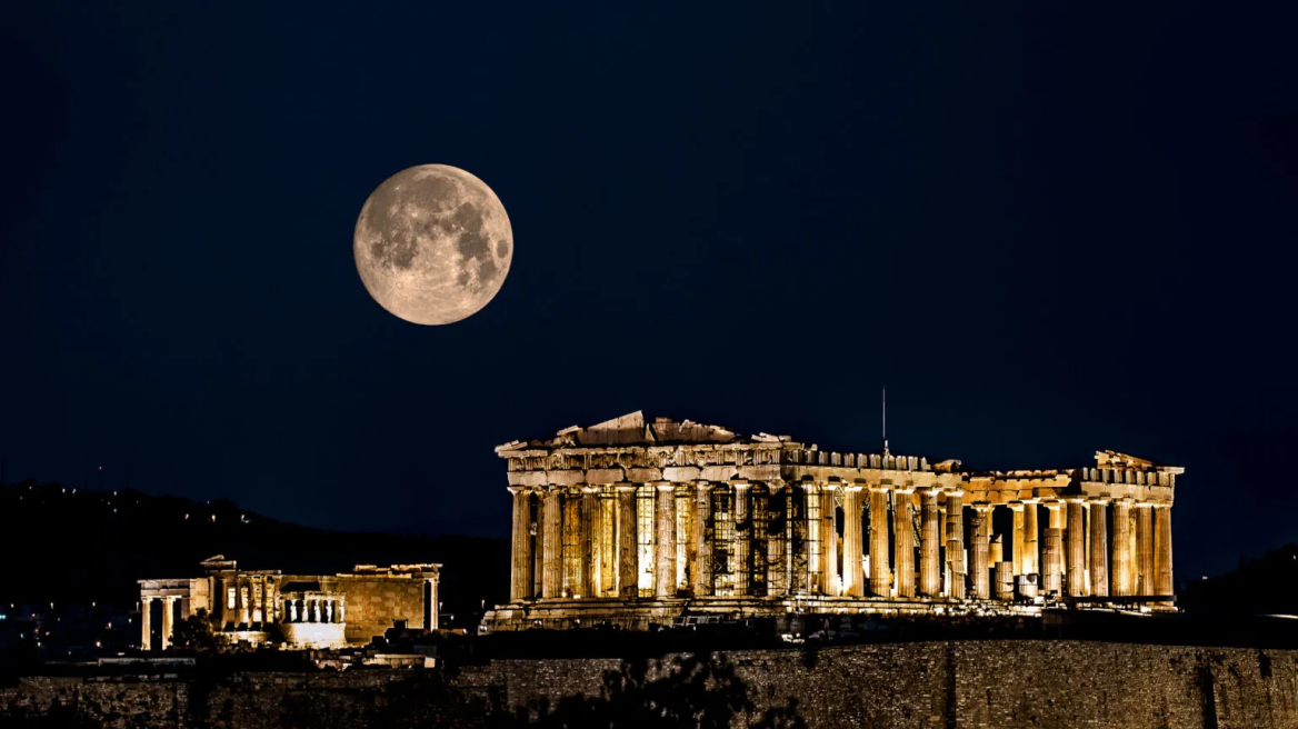 Αθήνα – Κάιρο. Ένα φεγγάρι δρόμος