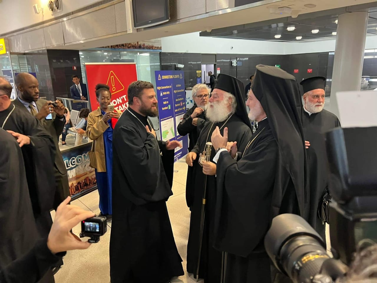 Αφίχθη στην Νέα Υόρκη ο  Πατριάρχης Αλεξανδρείας Θεόδωρος Β’ για την απονομή του βραβείου Ανθρωπίνων Δικαιωμάτων «Αθηναγόρας 2022». Πρώτες εικόνες από την υποδοχή του στο αεροδρόμιο.